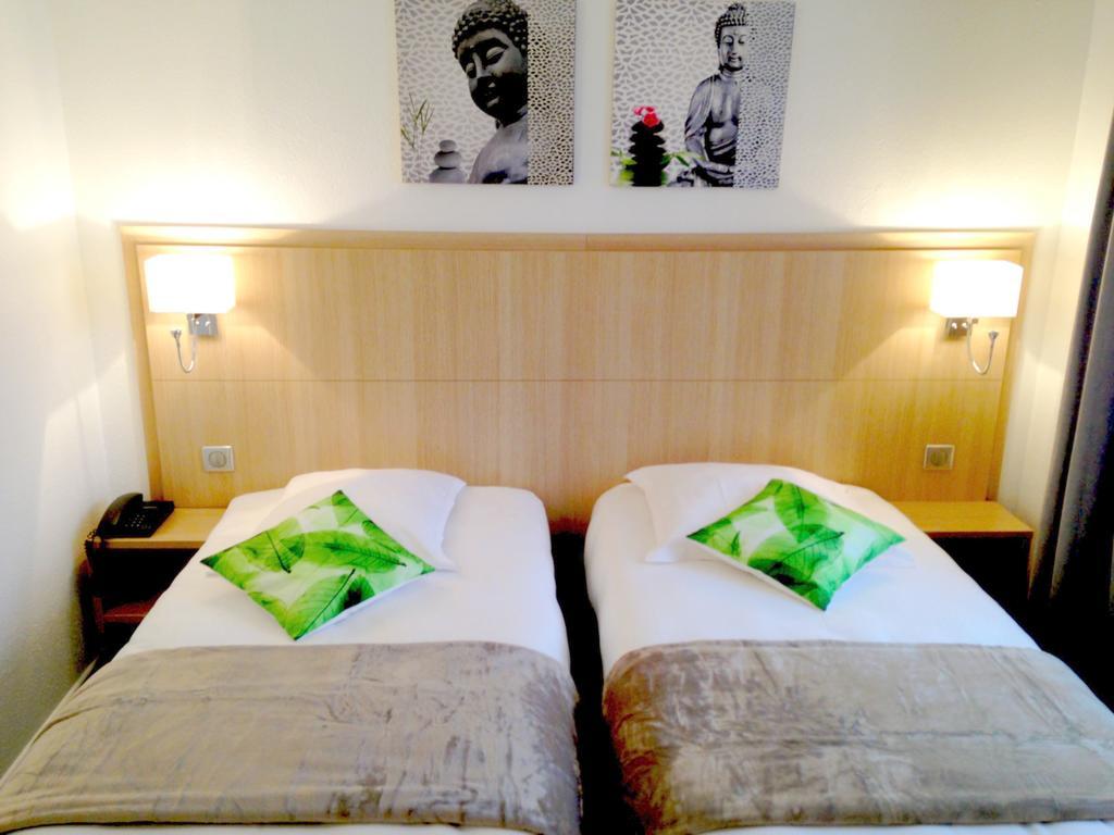 Hotel Restaurant L'Evidence Neufchâteau الغرفة الصورة
