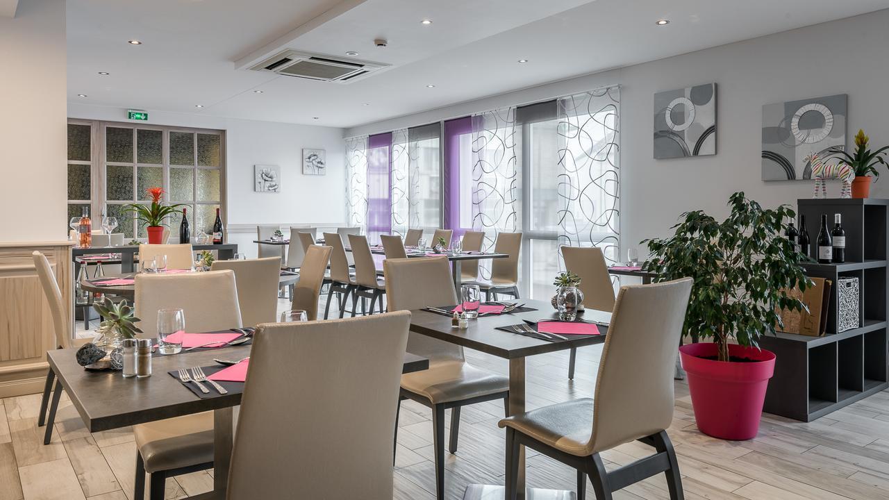 Hotel Restaurant L'Evidence Neufchâteau المظهر الخارجي الصورة