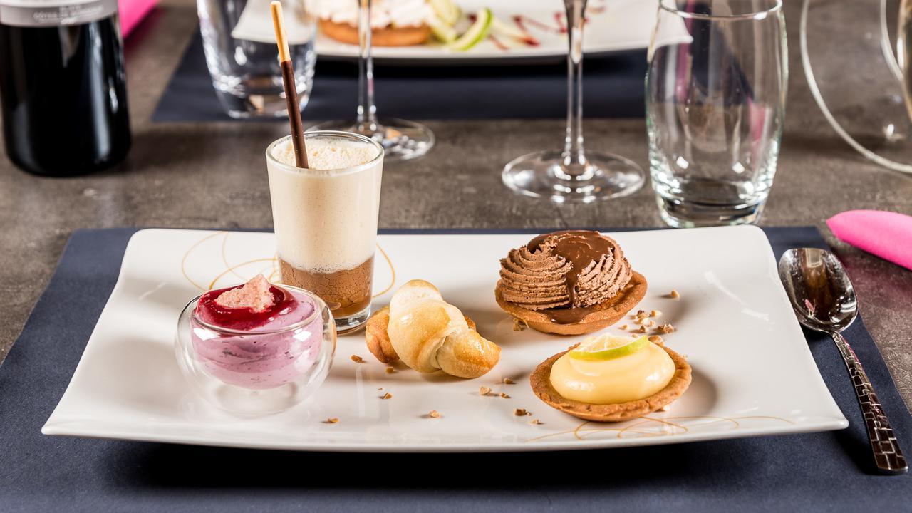 Hotel Restaurant L'Evidence Neufchâteau المظهر الخارجي الصورة